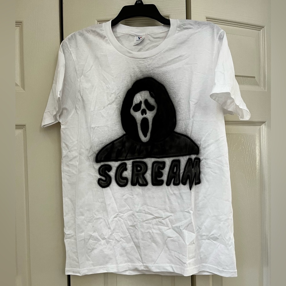 ⭐️NWOT - White T-Shirt - Airbrushed Scream Ghostface - Size Small